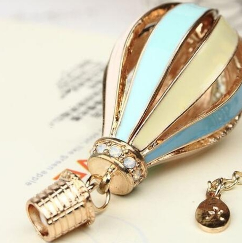 😍 Hot Air Balloon Statement Necklace - Picture 3 of 5